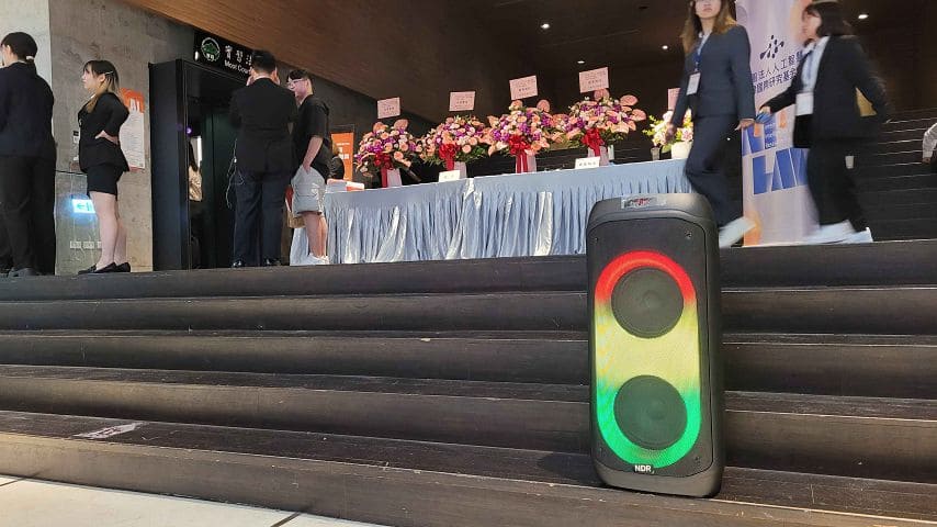 最容易入手的單8吋手提藍芽音響X1 710